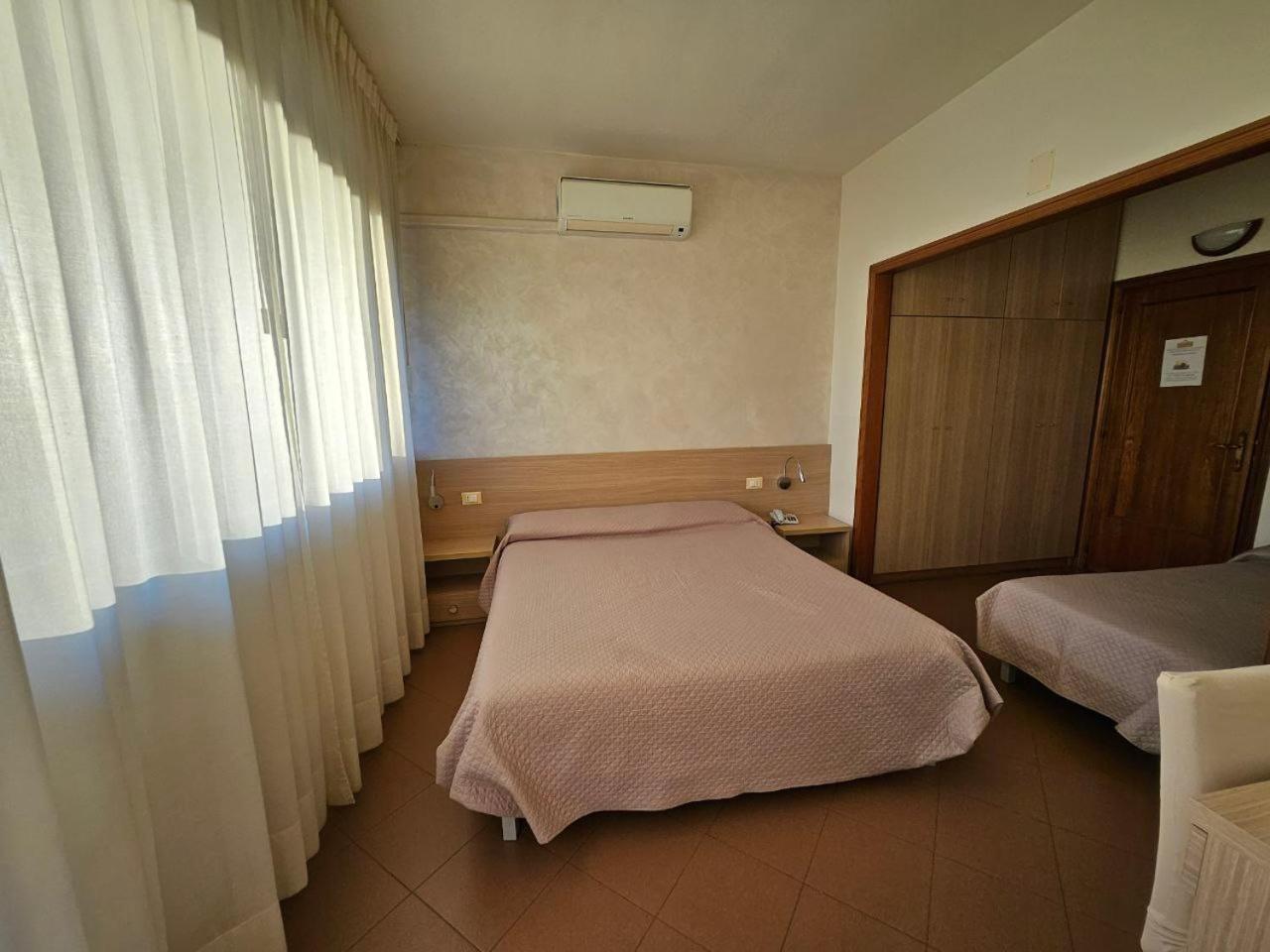 Albergo Nyers Перуджа Екстериор снимка