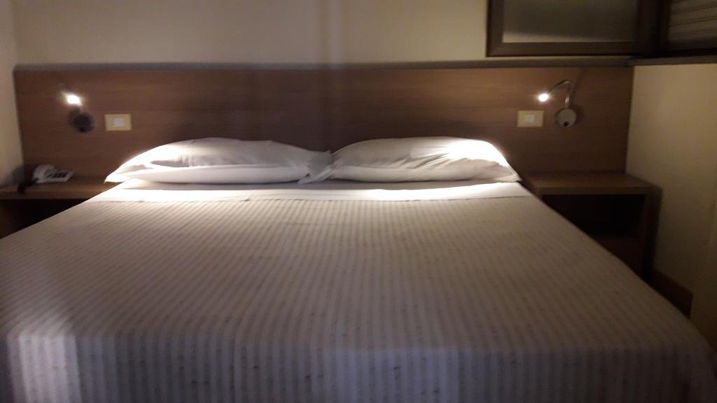 Albergo Nyers Перуджа Екстериор снимка